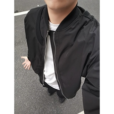黑色