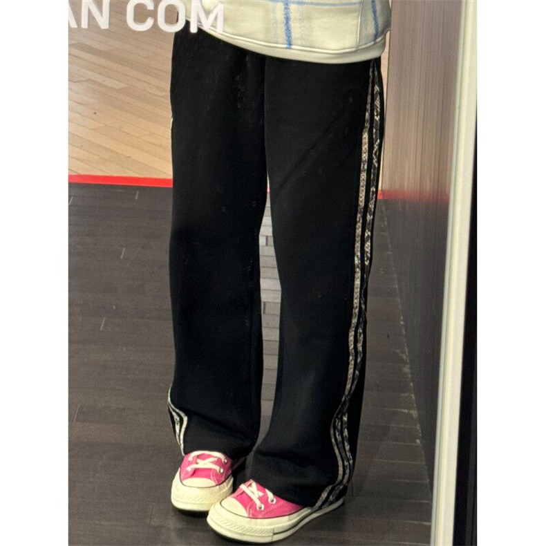 现货得物蛇年限定蟒蛇纹路休闲裤特P45,男装休闲裤,电商D205
