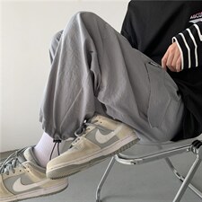 灰色