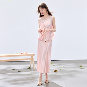 夏季新款现货！2026温柔风洋气重工刺绣花朵款马甲+珍珠吊带长裙图片