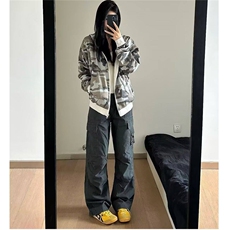 深灰色