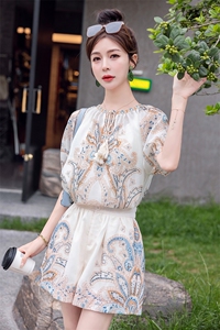 欧货风复古印花时尚套装女2023年夏季新款天丝阔腿短裤两件套图片