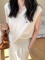 时尚气质V领无袖毛衣马甲女秋冬季新款百搭显瘦简约纯色针织背心，女装马甲，德聚羊绒