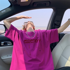 玫红色