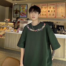 墨绿色