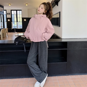 今年流行漂亮冲锋衣短外套女2025春季新款小个子宽松休闲工装夹克图片