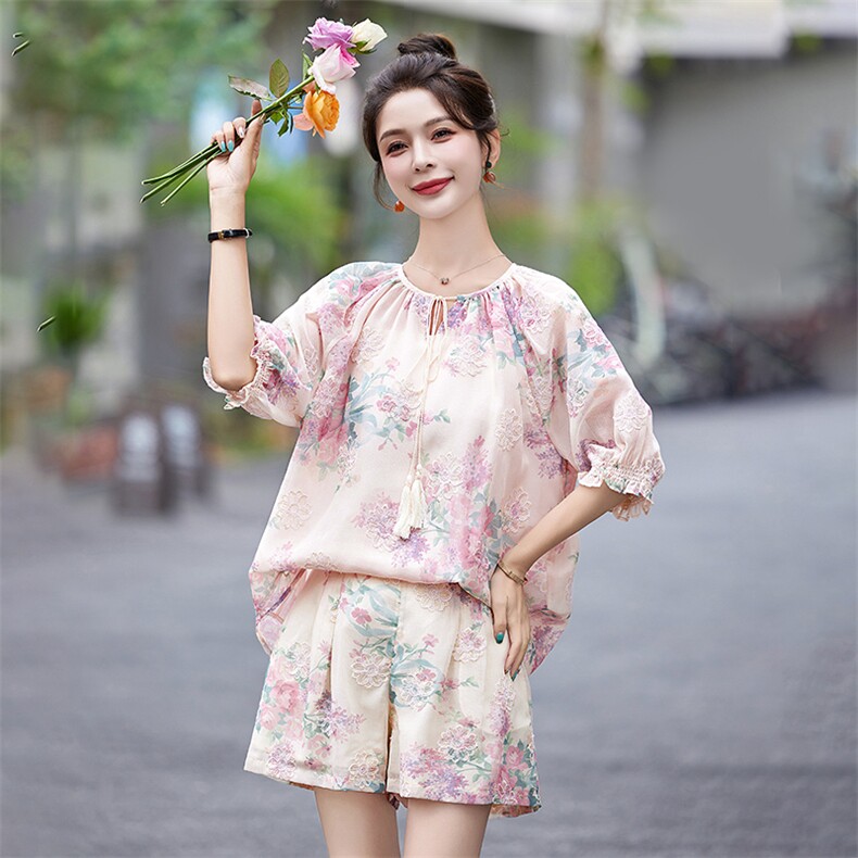 新中式复古碎花高级感刺绣洋气减龄上衣短裤两件套套装夏季,女装套装/套裙,伊仟回