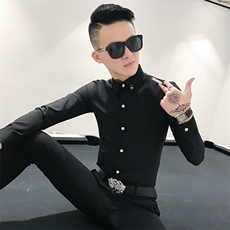 黑色