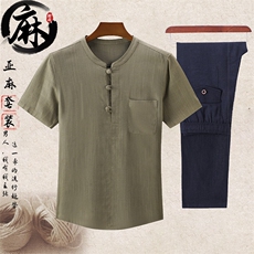 豆绿上衣＋深蓝长裤