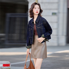 2025年秋季新款撞色拼接牛仔外套设计感牛仔上衣，女装短外套，慕依路