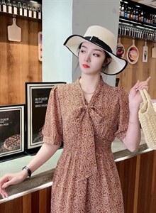 碎花修身连衣裙图片