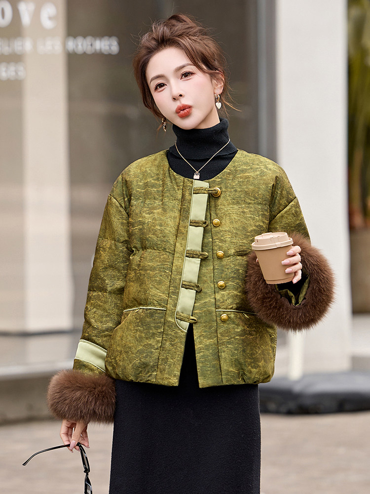 现货。现货。2025年冬季短款新中式羽绒真狐狸毛新款羽绒服,女装羽绒服,艾仟回(原伊仟回)