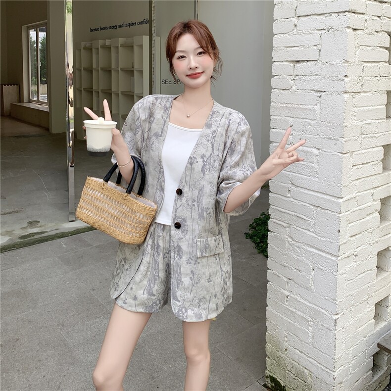 碎花西装短裤套装女夏2025新款高级感气质两件套ootd超火巨好看,女装套装/套裙,2C090