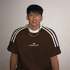 咖啡色