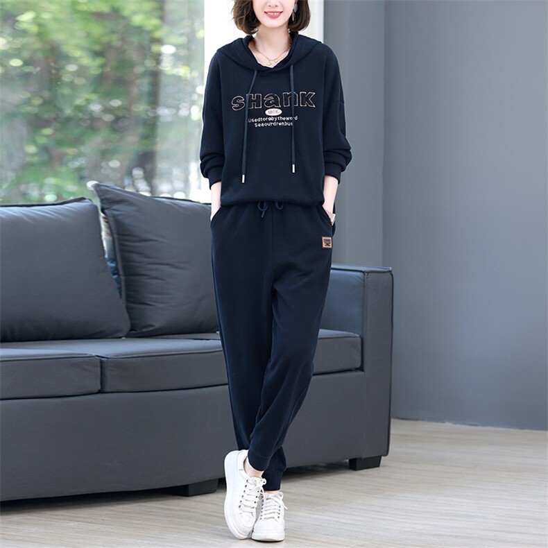 春秋休闲套装女2024新款时尚洋气减龄中年妈妈卫衣裤两件套,女装套装/套裙,丽影随形