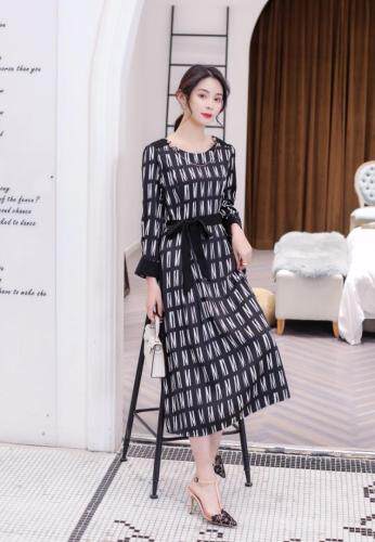 夏季新款韩版时尚连衣裙，女装连衣裙，裳之恋语