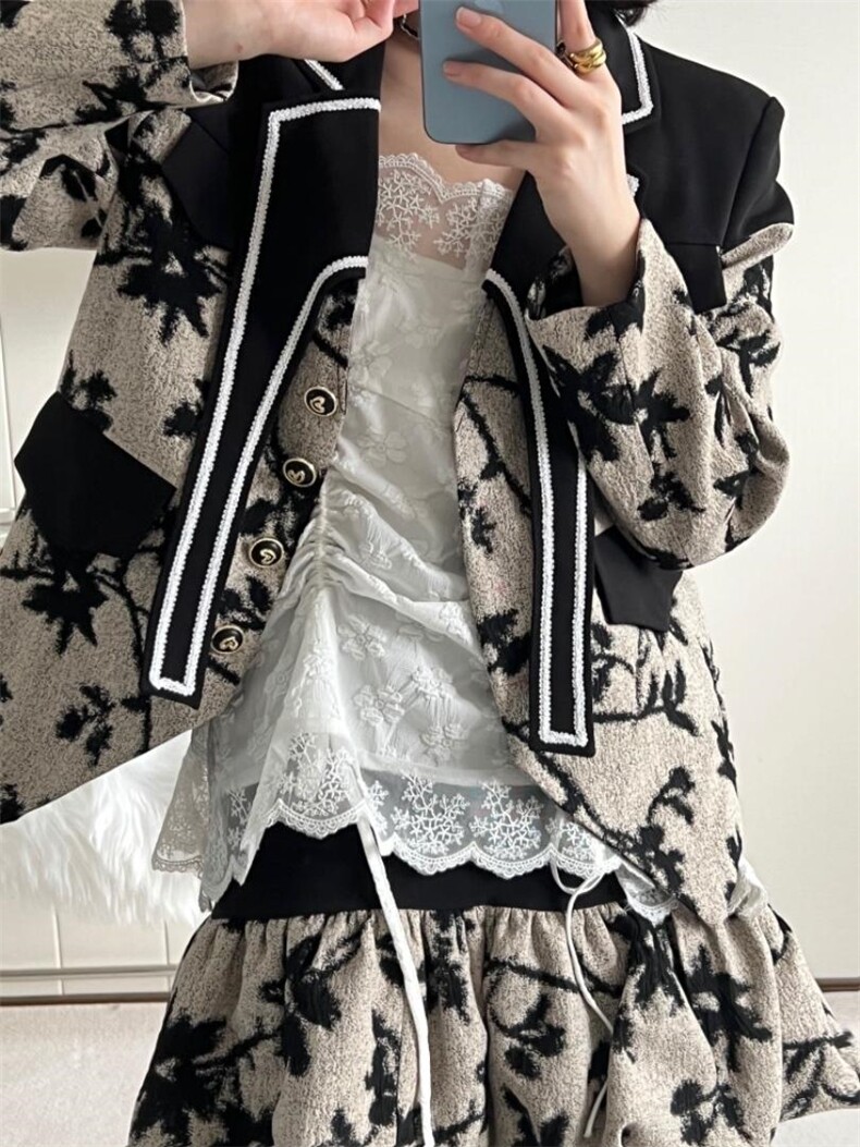 富士山下套装满满的复古小风潮，女装职业装，Queena PHoebe