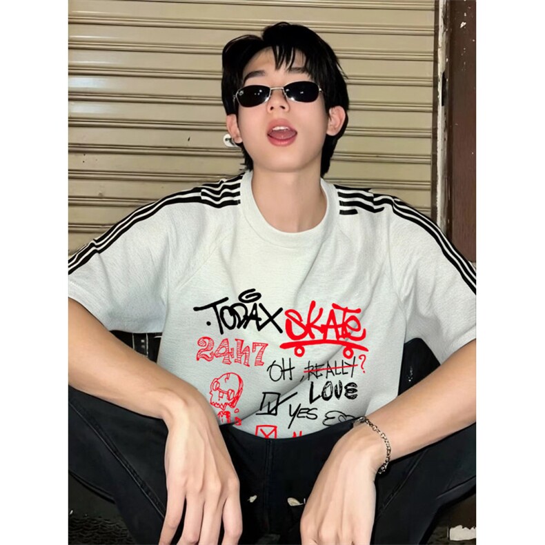 抖音得物品质二开240克宽松纯棉美式潮牌印花三条杠中性风短袖T恤图片