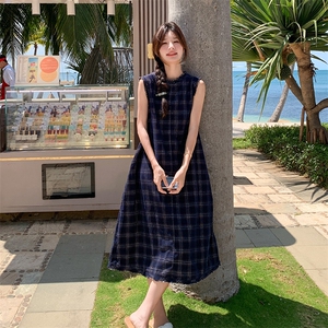 休闲蓝色无袖格子连衣裙女夏2025新款超火巨好看显瘦独特漂亮长裙图片