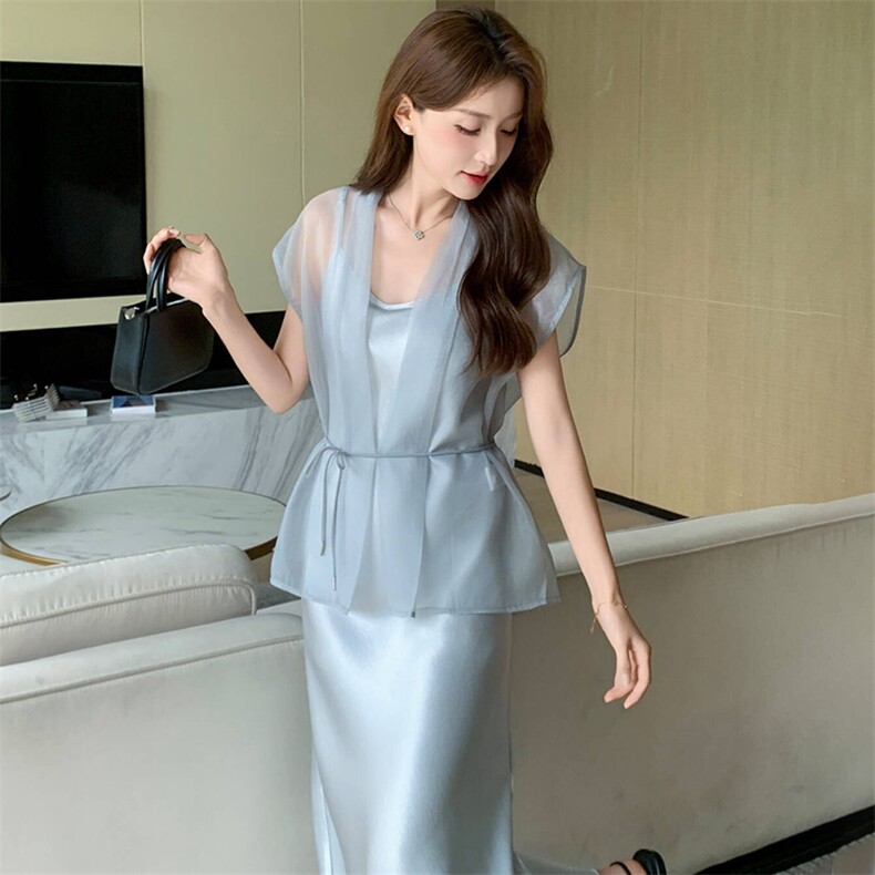2025年夏季新款时尚韩版飘逸设计感轻薄披肩开衫吊带连衣裙两件套，女装套装/套裙，心心服饰
