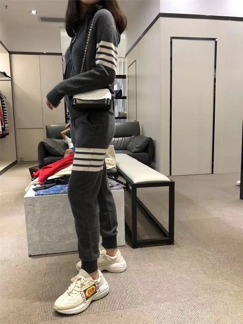 秋冬新款简约休闲女装套装舒适慵懒包芯纱运动服时尚百搭条纹设计,女装套装/套裙,恒恩羊绒