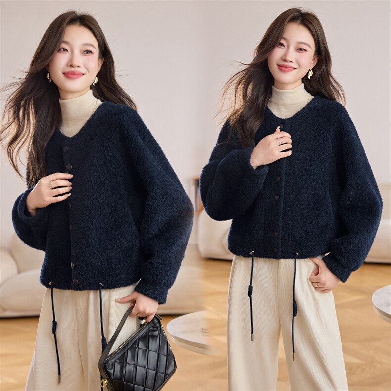 羊剪绒大衣女短款颗粒羊羔毛皮毛一体外套2025冬新款皮草圆领上衣，女装羊羔毛/颗粒绒，秀美人生