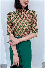 来啦！百搭的小衫，这个花型很爆哦，其它，欧以美