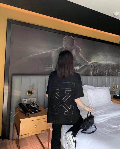 新款OFF～烫片、压花工艺、质感满满～黑，白两色～均码，女装，LOVELS