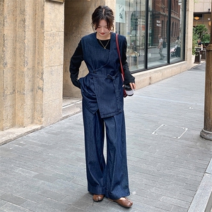 深蓝色不规则松弛感牛仔马甲套装女秋季新款港风轻熟阔腿裤两件套图片