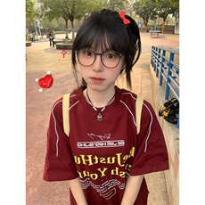 酒红色