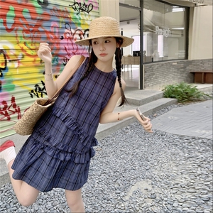蓝色荷叶边格纹连衣裙女夏季2025新款设计感不规则气质绝美短裙子图片