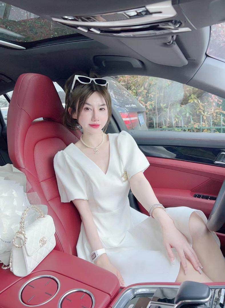 V领俏皮公主连衣裙黑白两色，女装连衣裙，哥卓