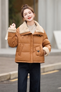 羊羔毛领拼接PU皮羽绒服女2025冬季新款小个子时尚洋气白鸭绒外套图片