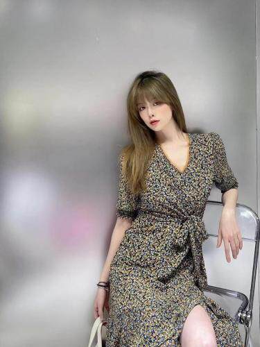 欧货领口手工钉珠连衣裙，女装连衣裙，炅缇恩