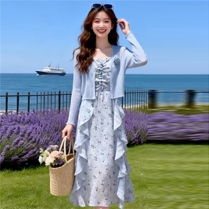 2026年夏季长袖针织开衫+吊带碎花连衣裙女度假风两件套裙图片