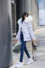 卡菲莱2021新款95白鸭绒狐狸毛真毛领连帽羽绒服羽，女装羽绒服，卡菲莱