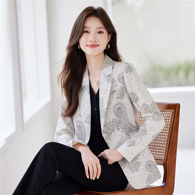 2025秋装新款印花气质时尚长袖一粒扣西装小外套女,女装短外套,时尚风爆