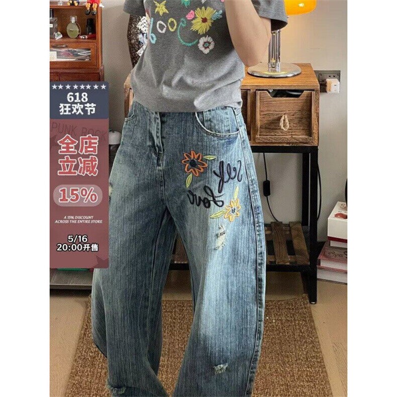 美式复古花卉刺绣弯刀牛仔裤男女破洞设计感休闲宽松情侣直筒裤潮图片
