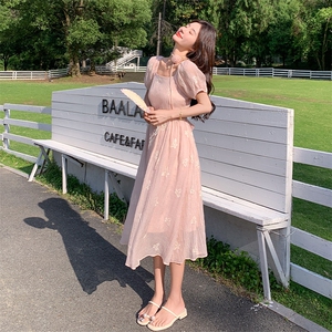 法式复古刺绣蝴蝶结连衣裙女2025夏季新款时尚收腰显瘦气质长裙子图片