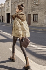 时尚撞色连帽羽绒服女2024冬季新款小个子宽松超好看白鸭绒面包服，女装羽绒服，雅佳俏