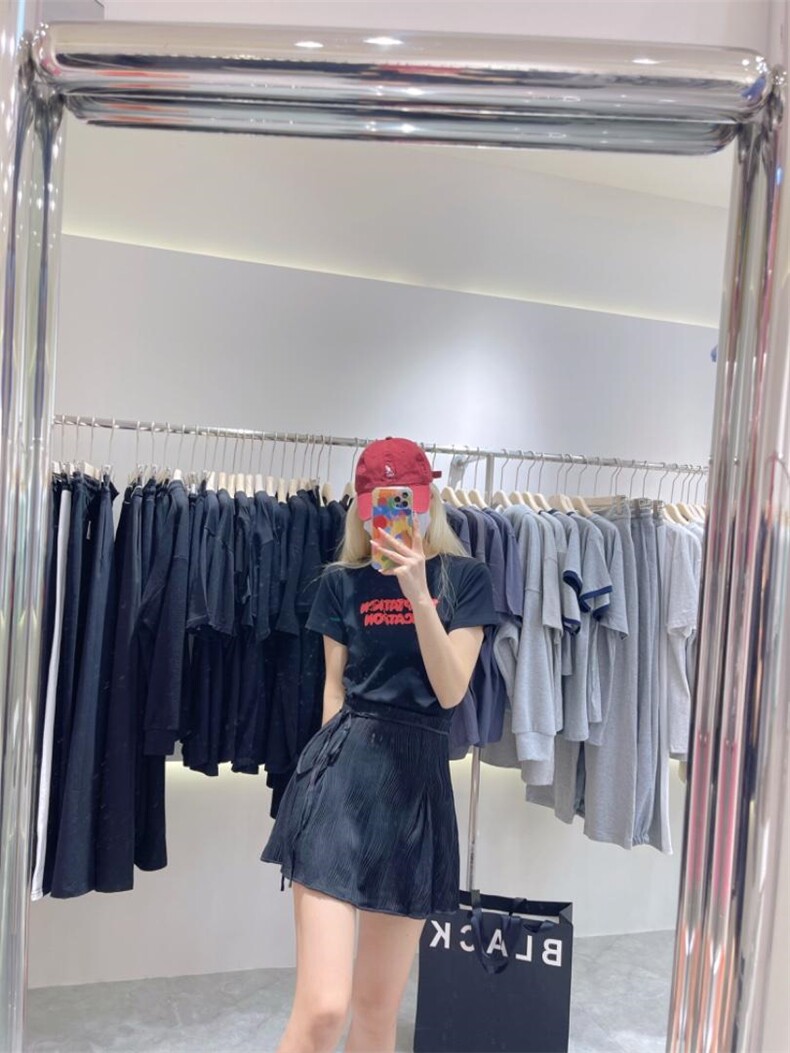 修身小版T，其它，mo mo kiss u