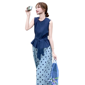 爆款流行ootd穿搭女2025夏季新款设计感收腰背心波点阔腿裤两件套图片