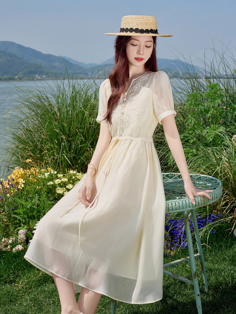 气质贵夫人刺绣天丝连衣裙女2026夏季新款高级感时尚巨好看收腰裙,女装连衣裙,水衣源