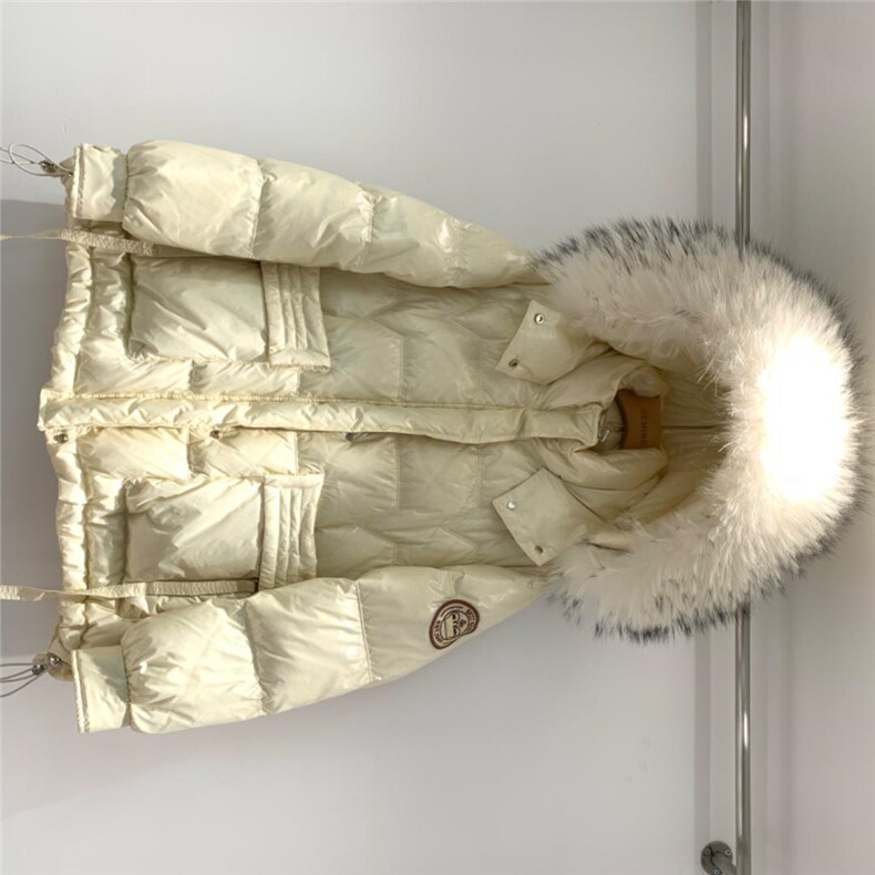 大毛领羽绒服，女装羽绒服，百妹仟红