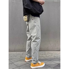 浅灰色