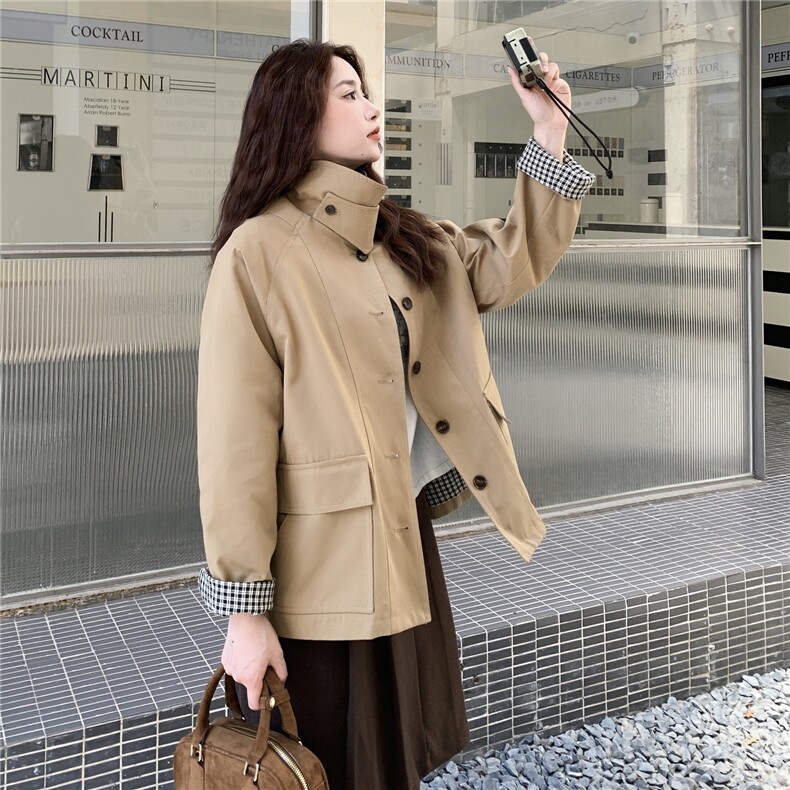 卡其色日系撞色翻领外套女秋季2025新款气质高级感气质插肩袖外套,女装风衣,2C258