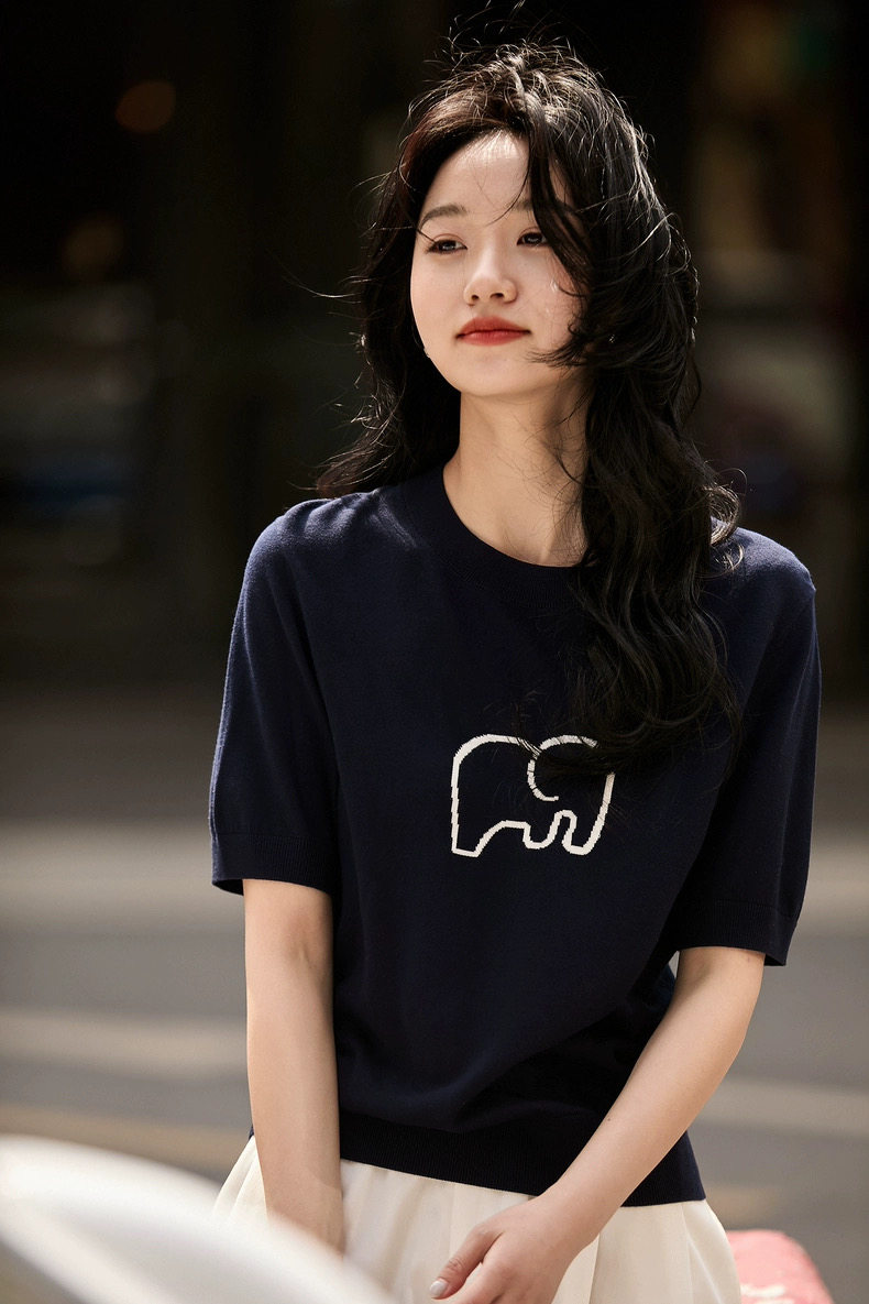 趣味减龄洋气小象刺绣短袖T恤设计感小众显瘦上衣,女装T恤,湘姗