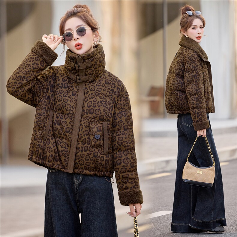 豹纹羊羔毛翻领短款羽绒服女2025冬季新款白鸭绒加厚保暖，女装羽绒服，余墨