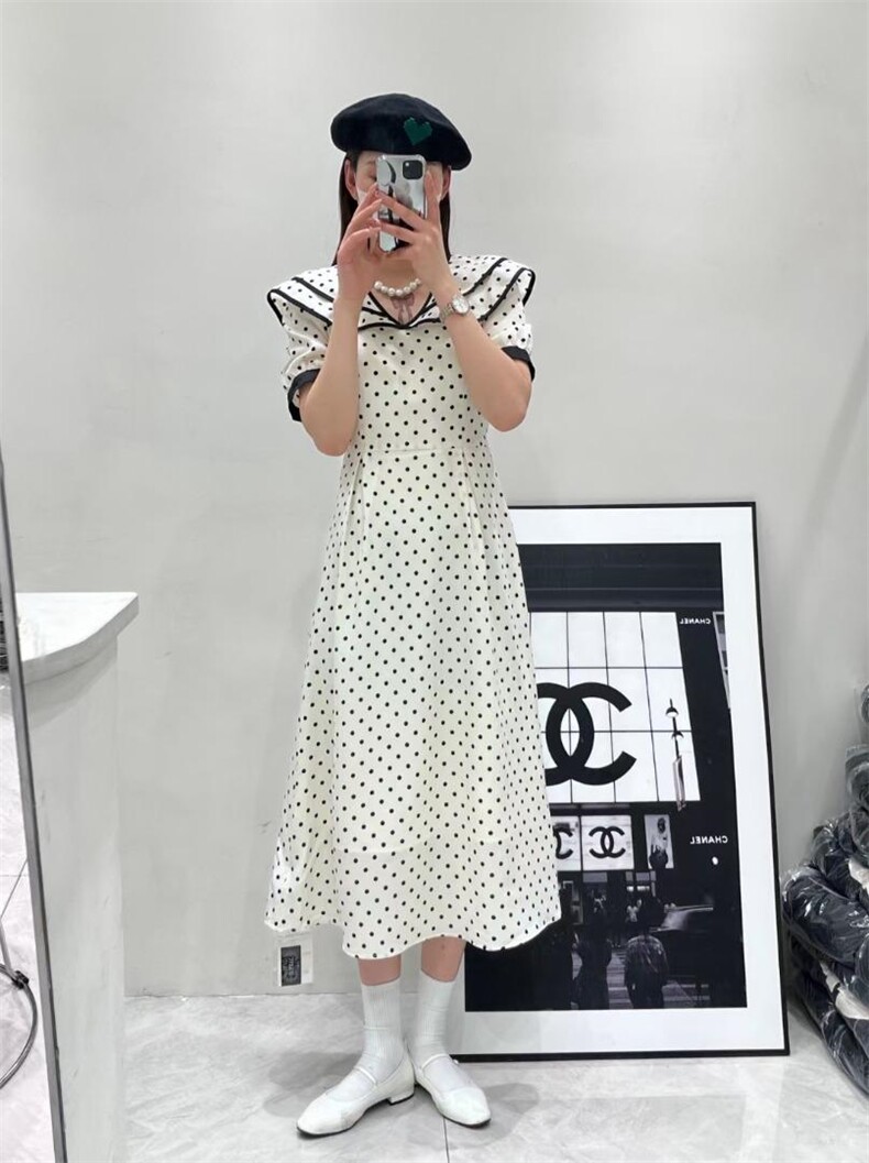 小波点连衣裙，女装连衣裙，时尚秀衣阁