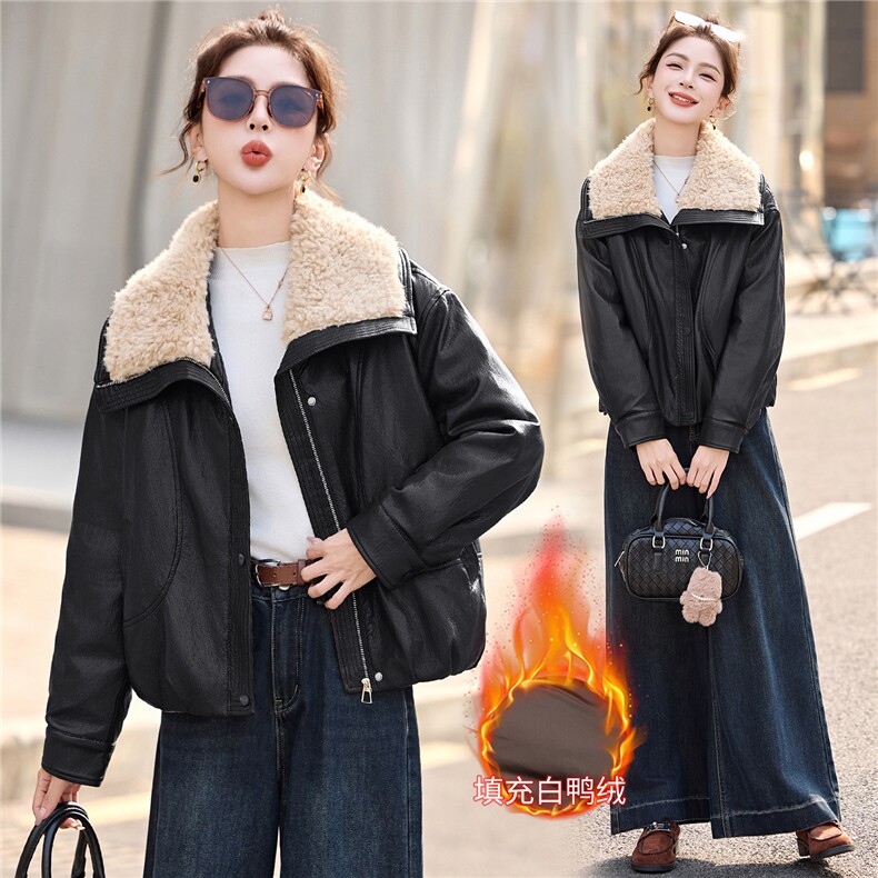 PU皮羽绒服女短款2025年冬季新款时尚大翻领羊羔毛设计感保暖外套,女装羽绒服,拾衣